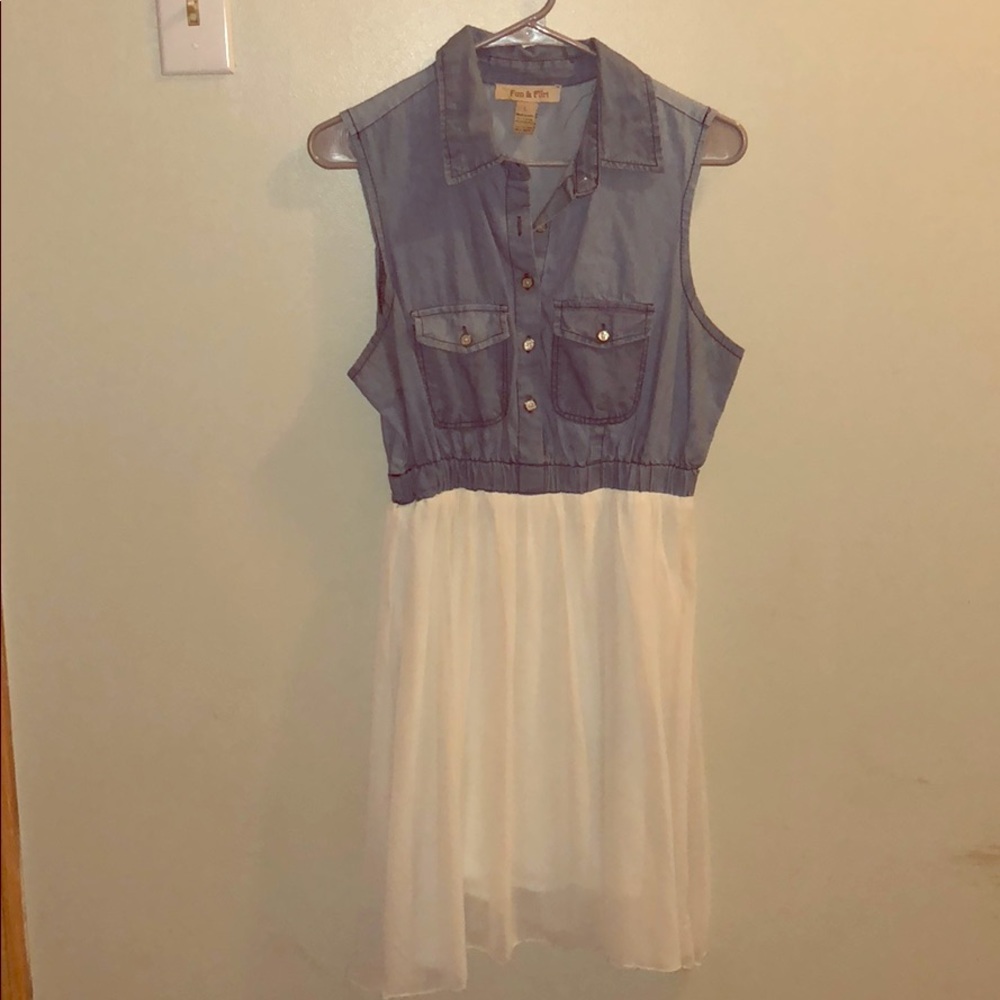 Sleeveless dress